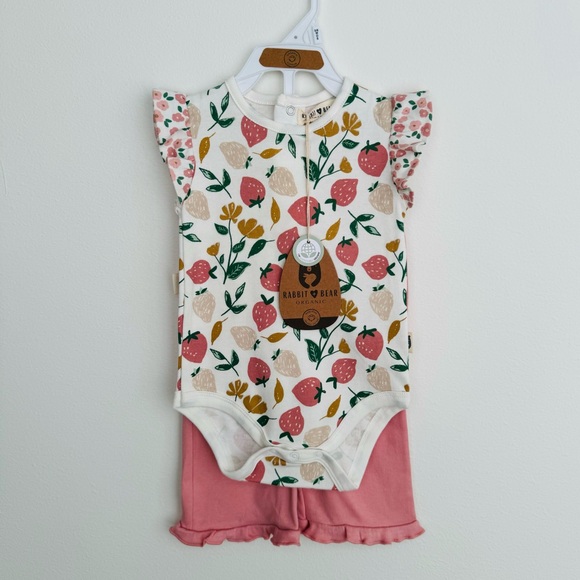 Rabbit + Bear Strawberries Onesie & Ruffle Pants Outfit Set NWT 🍓 - Picture 3 of 14